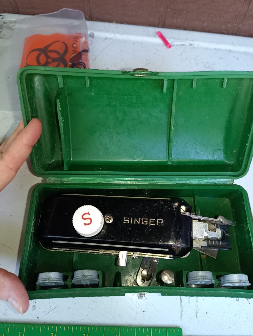 Singer Button Holer - Picture 2 of 10